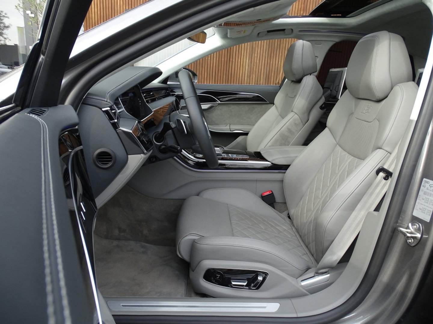 Audi A8 60 TFSie 462PK S-Line / B&O / TV's / softclose / massage / 360°