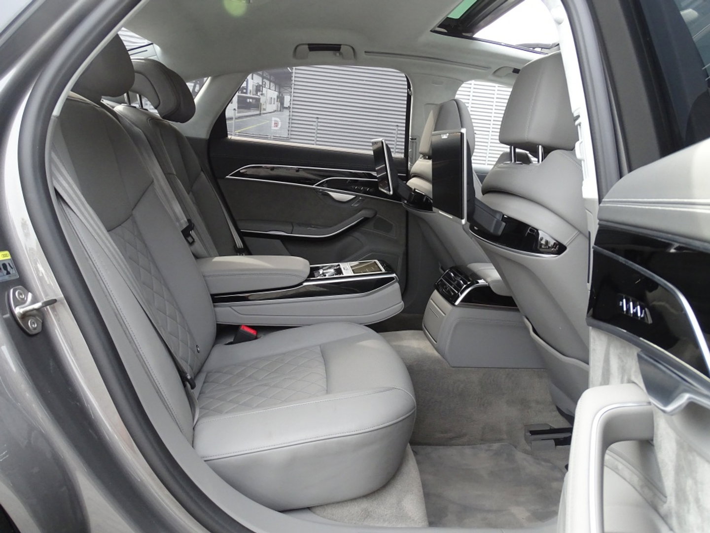 Audi A8 60 TFSie 462PK S-Line / B&O / TV's / softclose / massage / 360°