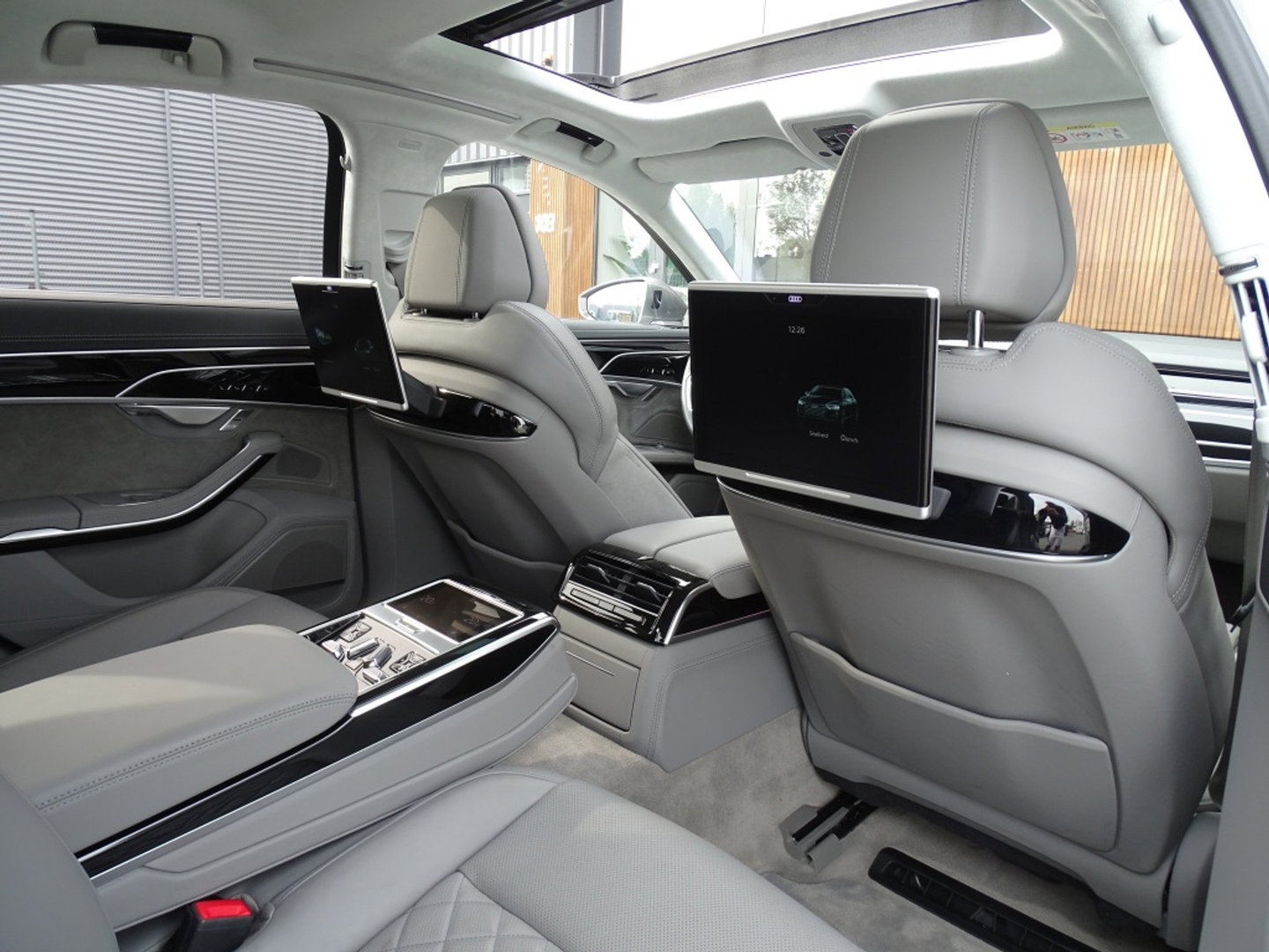 Audi A8 60 TFSie 462PK S-Line / B&O / TV's / softclose / massage / 360°