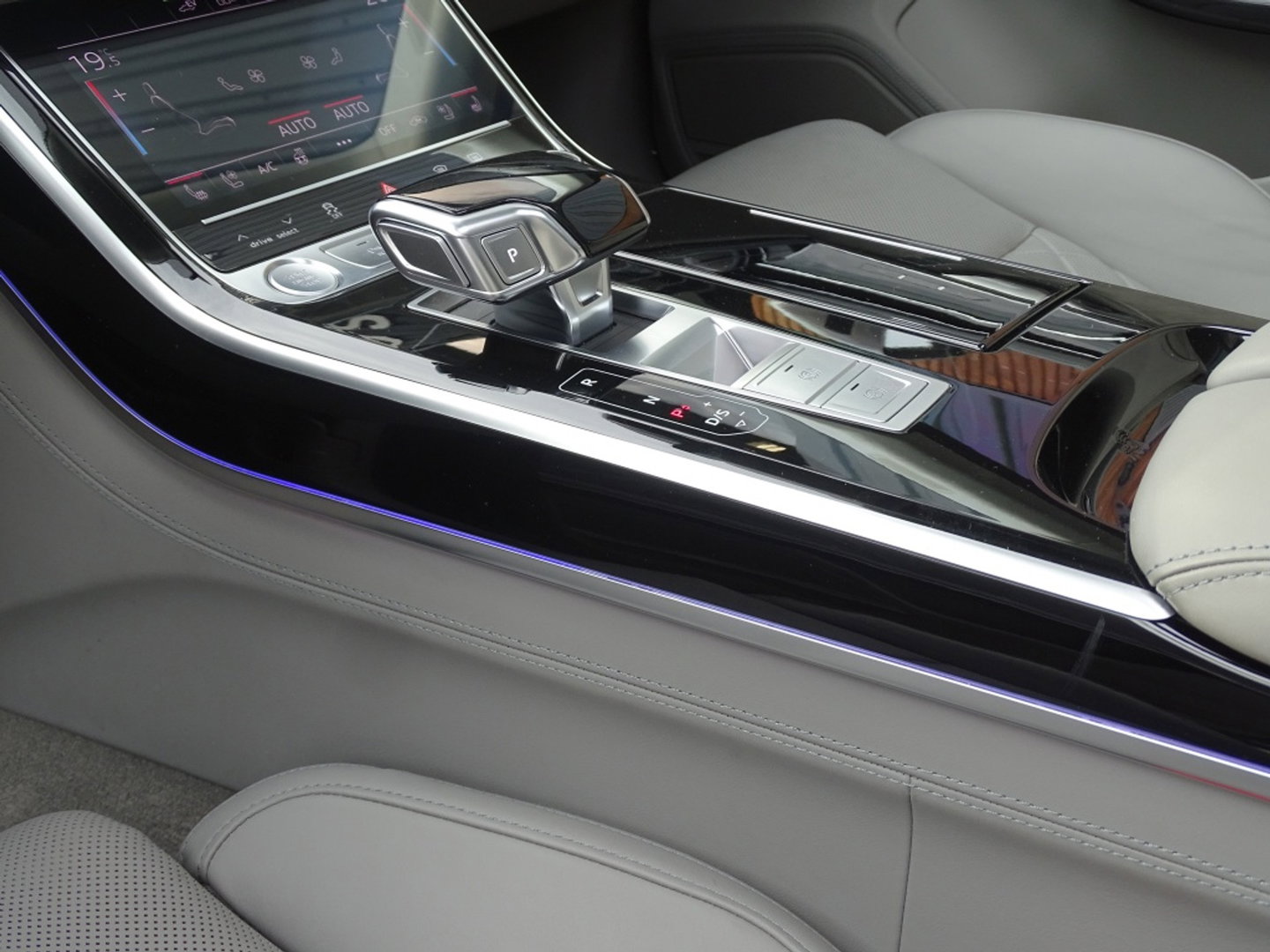 Audi A8 60 TFSie 462PK S-Line / B&O / TV's / softclose / massage / 360°