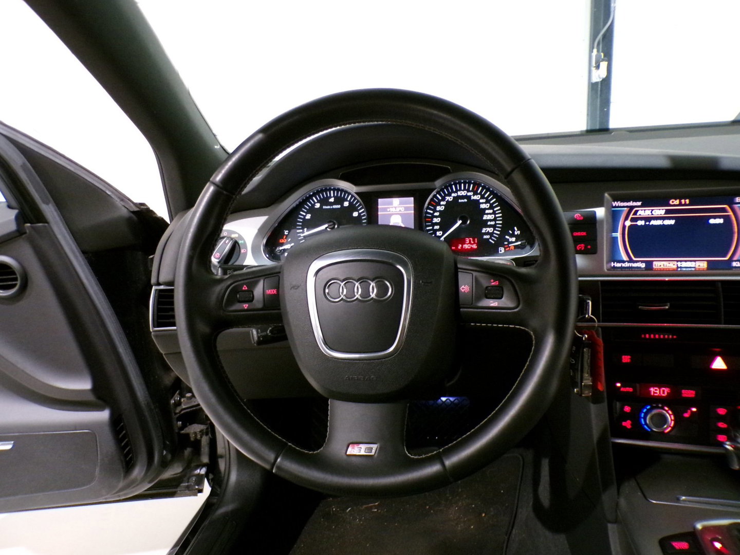 Audi S6 Avant 5.2 FSI S6 Schuifdak Trekhaak Xenon Leer Memory Bose RS-Stoelen Camera Bluetooth Navigatie "Uniek mooie staat"