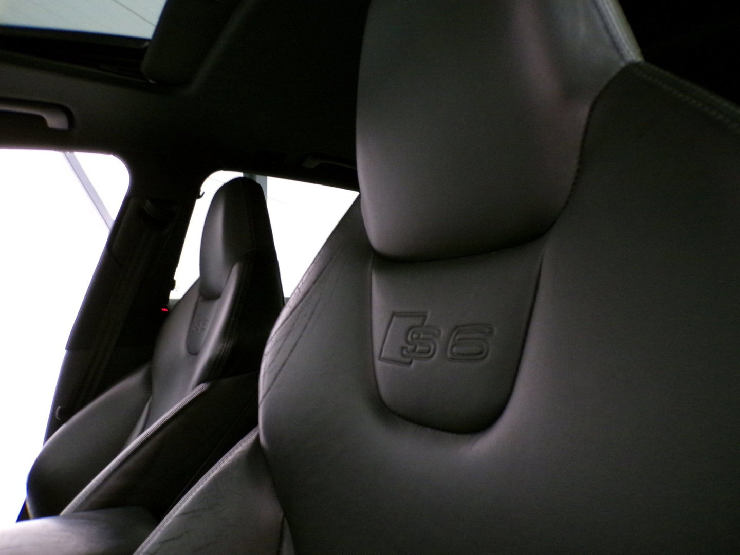Audi S6 Avant 5.2 FSI S6 Schuifdak Trekhaak Xenon Leer Memory Bose RS-Stoelen Camera Bluetooth Navigatie "Uniek mooie staat"