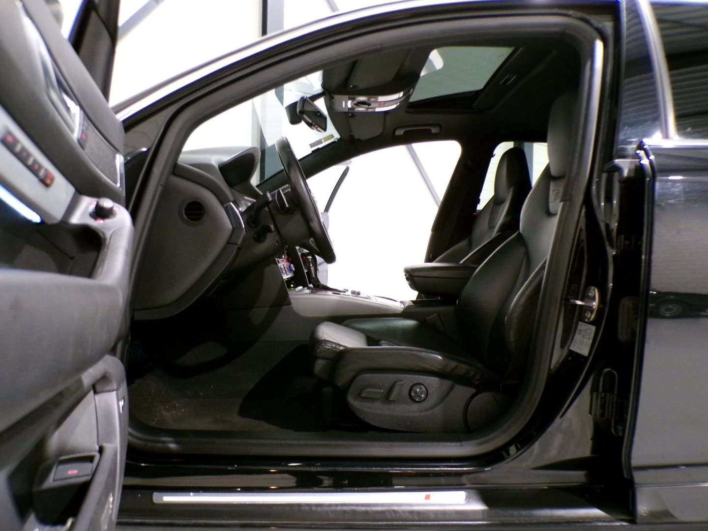 Audi S6 Avant 5.2 FSI S6 Schuifdak Trekhaak Xenon Leer Memory Bose RS-Stoelen Camera Bluetooth Navigatie "Uniek mooie staat"