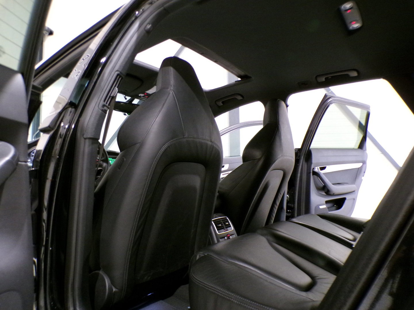 Audi S6 Avant 5.2 FSI S6 Schuifdak Trekhaak Xenon Leer Memory Bose RS-Stoelen Camera Bluetooth Navigatie "Uniek mooie staat"