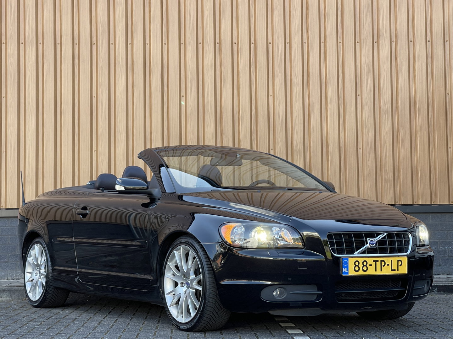 Volvo C70 Convertible 2.4i Summum | 5 Cilinder! | 18'' Lichtmetaal | Cruise Control | Xenon | Airconditioning | 2de eigenaar |