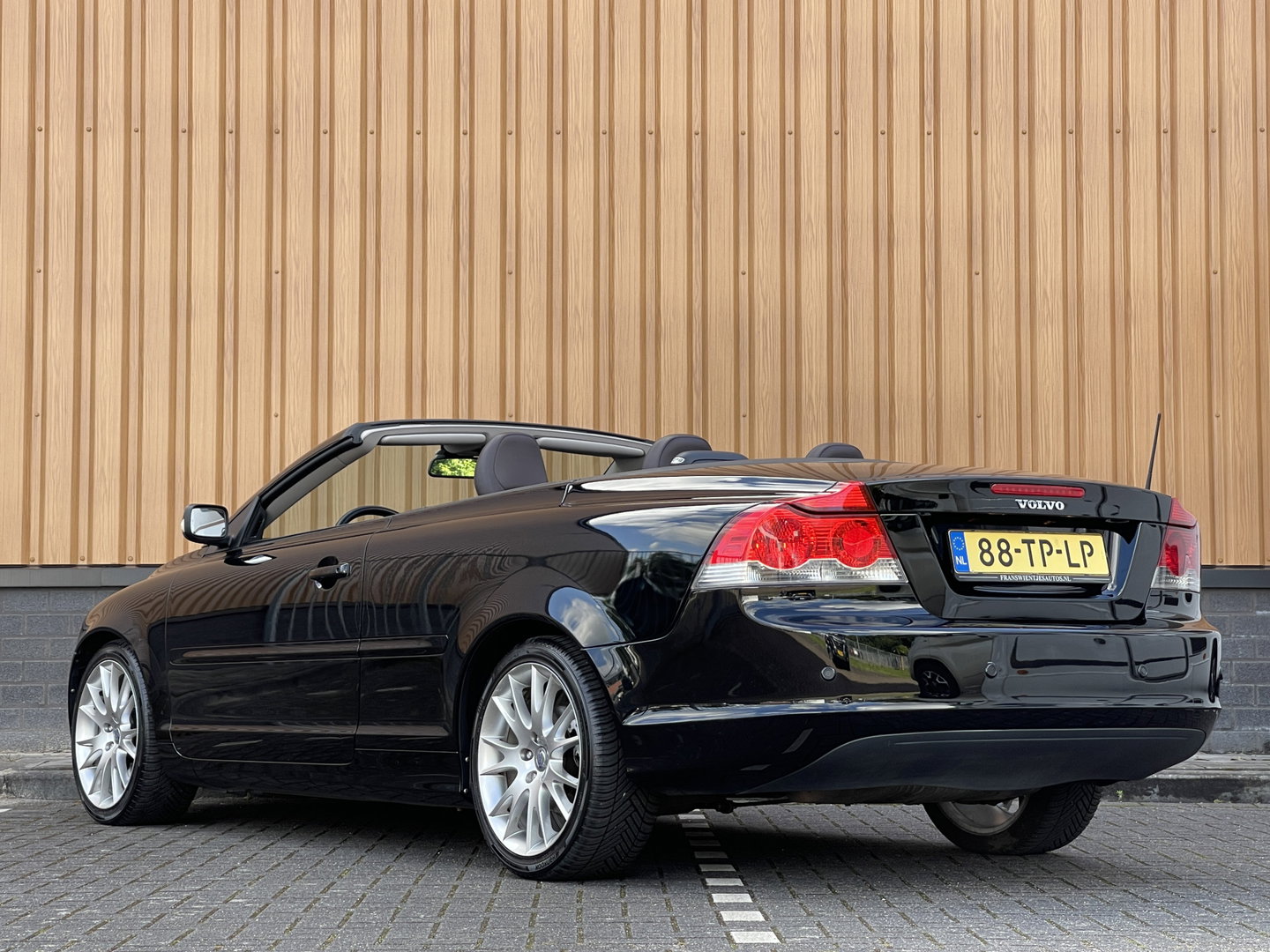 Volvo C70 Convertible 2.4i Summum | 5 Cilinder! | 18'' Lichtmetaal | Cruise Control | Xenon | Airconditioning | 2de eigenaar |