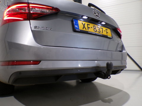 Škoda Superb Combi 1.5 TSI ACT Sportline Business Pano Apple-Carplay Leer Trekhaak Stoelverwarming Android-Auto Memory-seat DAB+