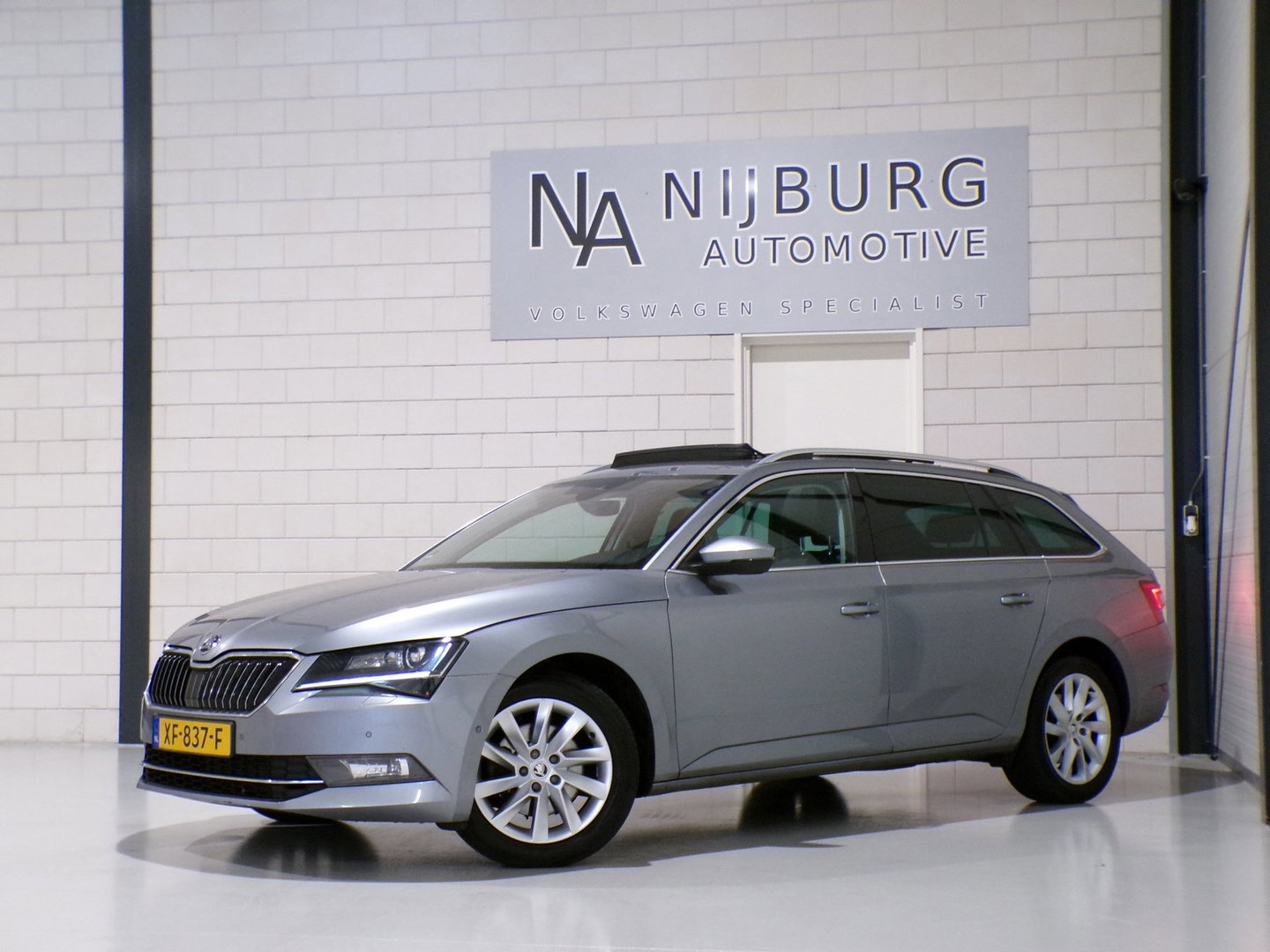 Škoda Superb Combi 1.5 TSI ACT Sportline Business Pano Apple-Carplay Leer Trekhaak Stoelverwarming Android-Auto Memory-seat DAB+