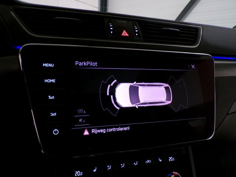 Škoda Superb Combi 1.5 TSI ACT Sportline Business Pano Apple-Carplay Leer Trekhaak Stoelverwarming Android-Auto Memory-seat DAB+