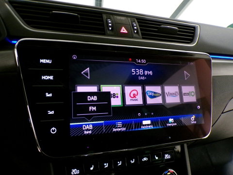 Škoda Superb Combi 1.5 TSI ACT Sportline Business Pano Apple-Carplay Leer Trekhaak Stoelverwarming Android-Auto Memory-seat DAB+