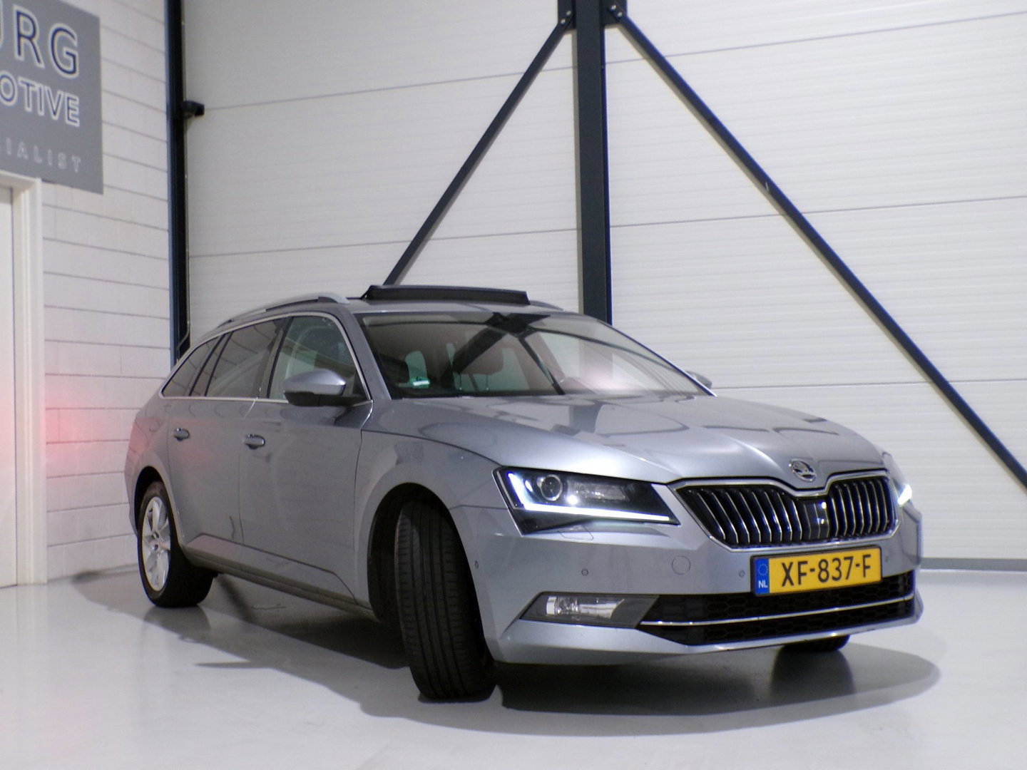 Škoda Superb Combi 1.5 TSI ACT Sportline Business Pano Apple-Carplay Leer Trekhaak Stoelverwarming Android-Auto Memory-seat DAB+