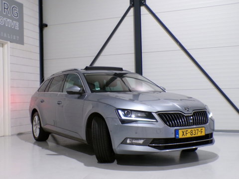 Škoda Superb Combi 1.5 TSI ACT Sportline Business Pano Apple-Carplay Leer Trekhaak Stoelverwarming Android-Auto Memory-seat DAB+