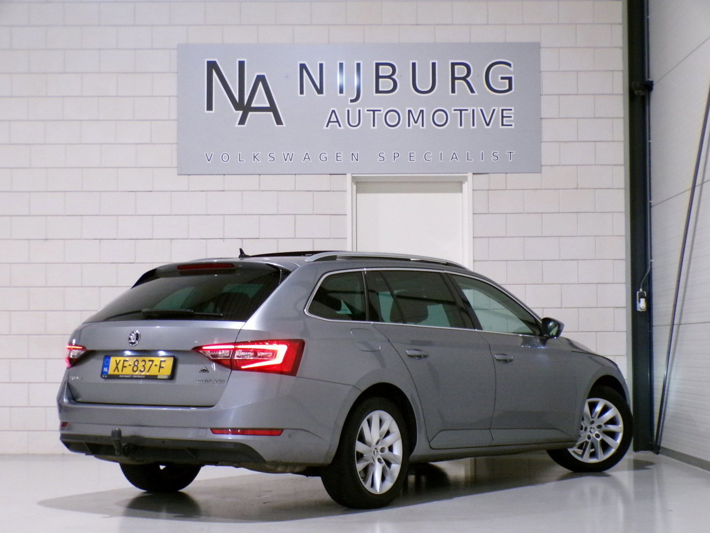 Škoda Superb Combi 1.5 TSI ACT Sportline Business Pano Apple-Carplay Leer Trekhaak Stoelverwarming Android-Auto Memory-seat DAB+