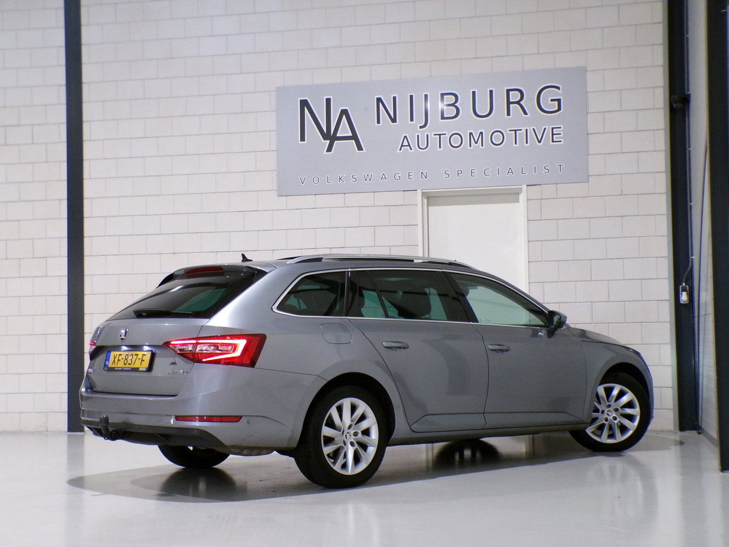 Škoda Superb Combi 1.5 TSI ACT Sportline Business Pano Apple-Carplay Leer Trekhaak Stoelverwarming Android-Auto Memory-seat DAB+