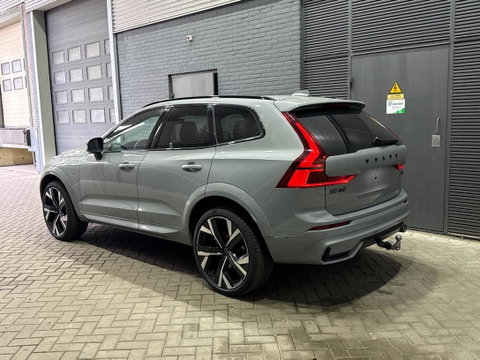 Volvo XC60 T6 Ultra Black Edition | 22 Inch | Bowers&Wilkins | Luchtvering | Trekhaak | 360° Camera | Stoelventilatie | Head-Up