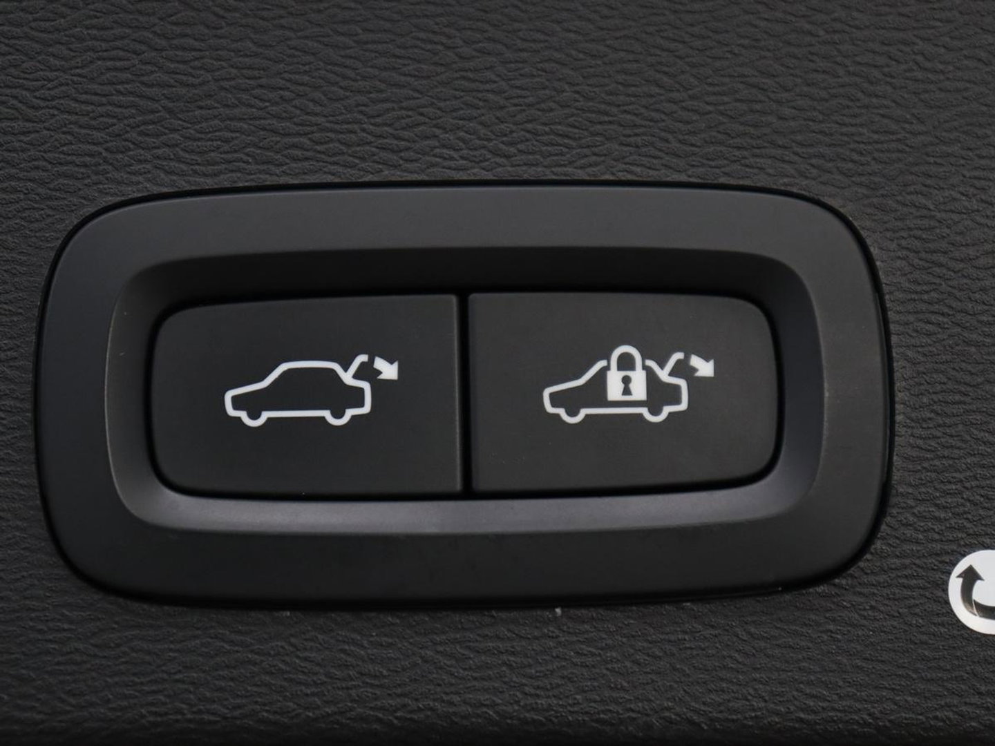 Volvo XC40 Recharge P8 AWD R-Design