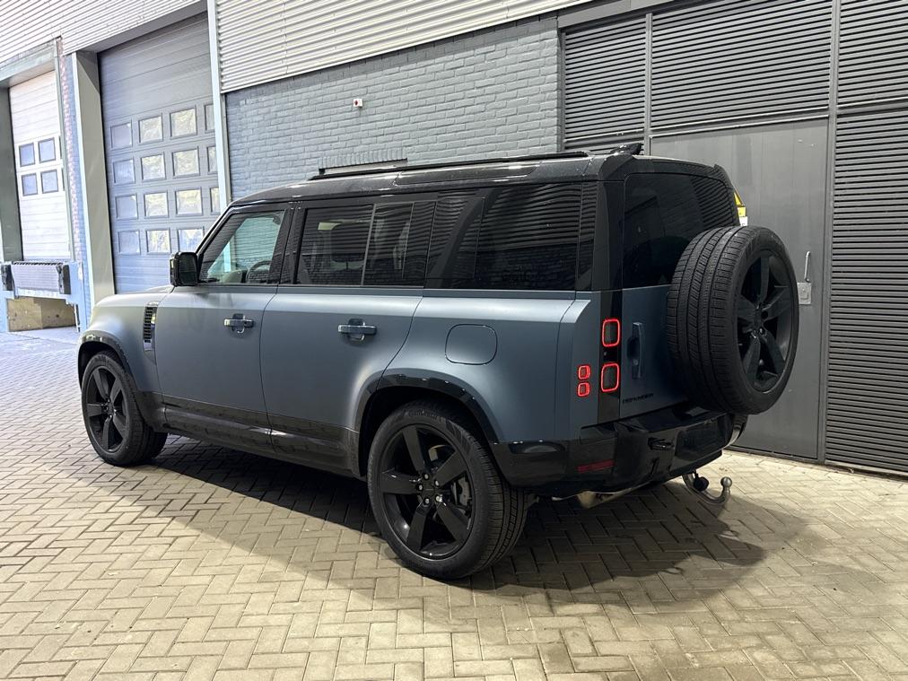 Land Rover Defender 2.0 P300e 110 X-Dynamic HSE | SATIN | Luchtvering | Panoramadak | Trekhaak | 360° Camera | Meridian Surround | Stoelventilatie | 22 Inch