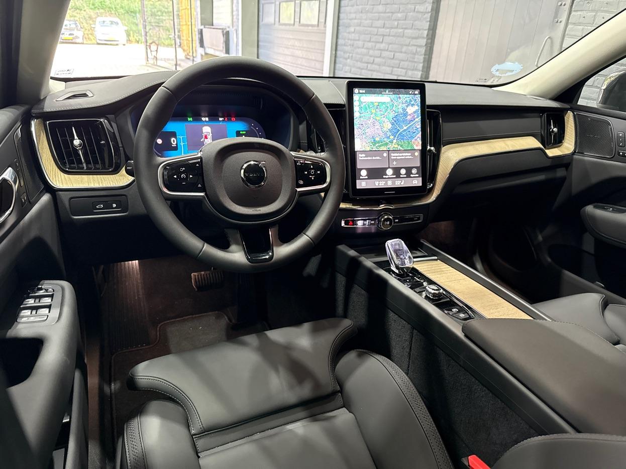 Volvo XC60 T8 Ultra Dark | Luchtvering | Harman/Kardon | Panoramadak | 360° Camera | Head-Up | Stoel+Stuurverwarming | ACC