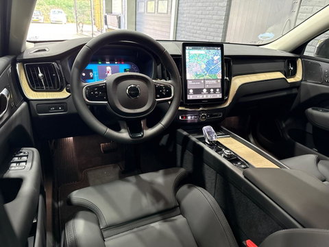 Volvo XC60 T8 Ultra Dark | Luchtvering | Harman/Kardon | Panoramadak | 360° Camera | Head-Up | Stoel+Stuurverwarming | ACC