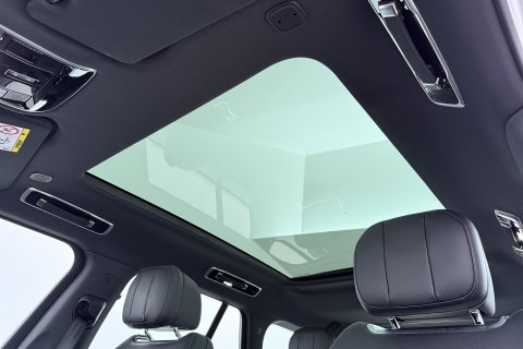 Land Rover Range Rover P550e HSE | Panoramadak | Meridian 3D | Shadow Exterior Pack | Massage | 360° Camera | 22 Inch
