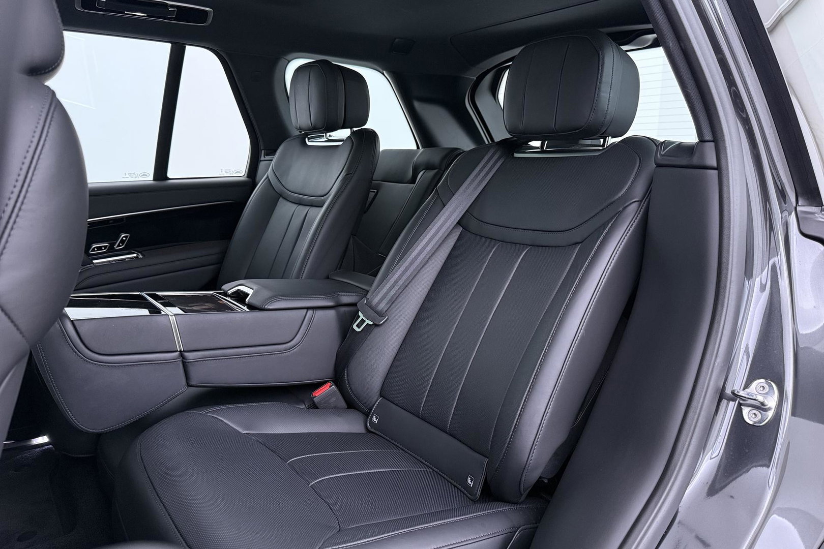Land Rover Range Rover P550e HSE | Panoramadak | Meridian 3D | Shadow Exterior Pack | Massage | 360° Camera | 22 Inch