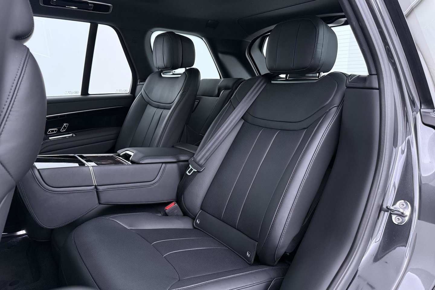 Land Rover Range Rover P550e HSE | Panoramadak | Meridian 3D | Shadow Exterior Pack | Massage | 360° Camera | 22 Inch