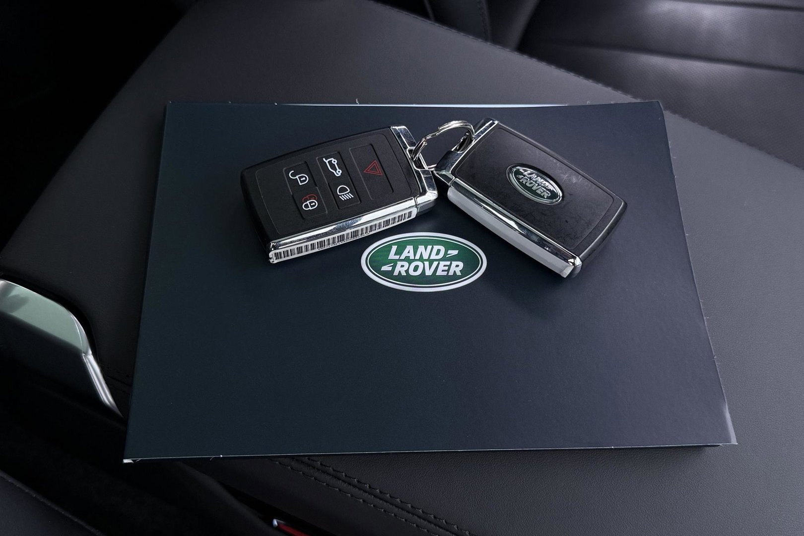 Land Rover Range Rover P550e HSE | Panoramadak | Meridian 3D | Shadow Exterior Pack | Massage | 360° Camera | 22 Inch