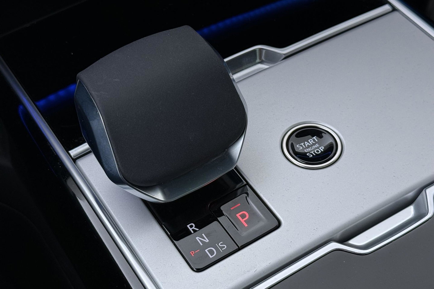 Land Rover Range Rover P550e HSE | Panoramadak | Meridian 3D | Shadow Exterior Pack | Massage | 360° Camera | 22 Inch