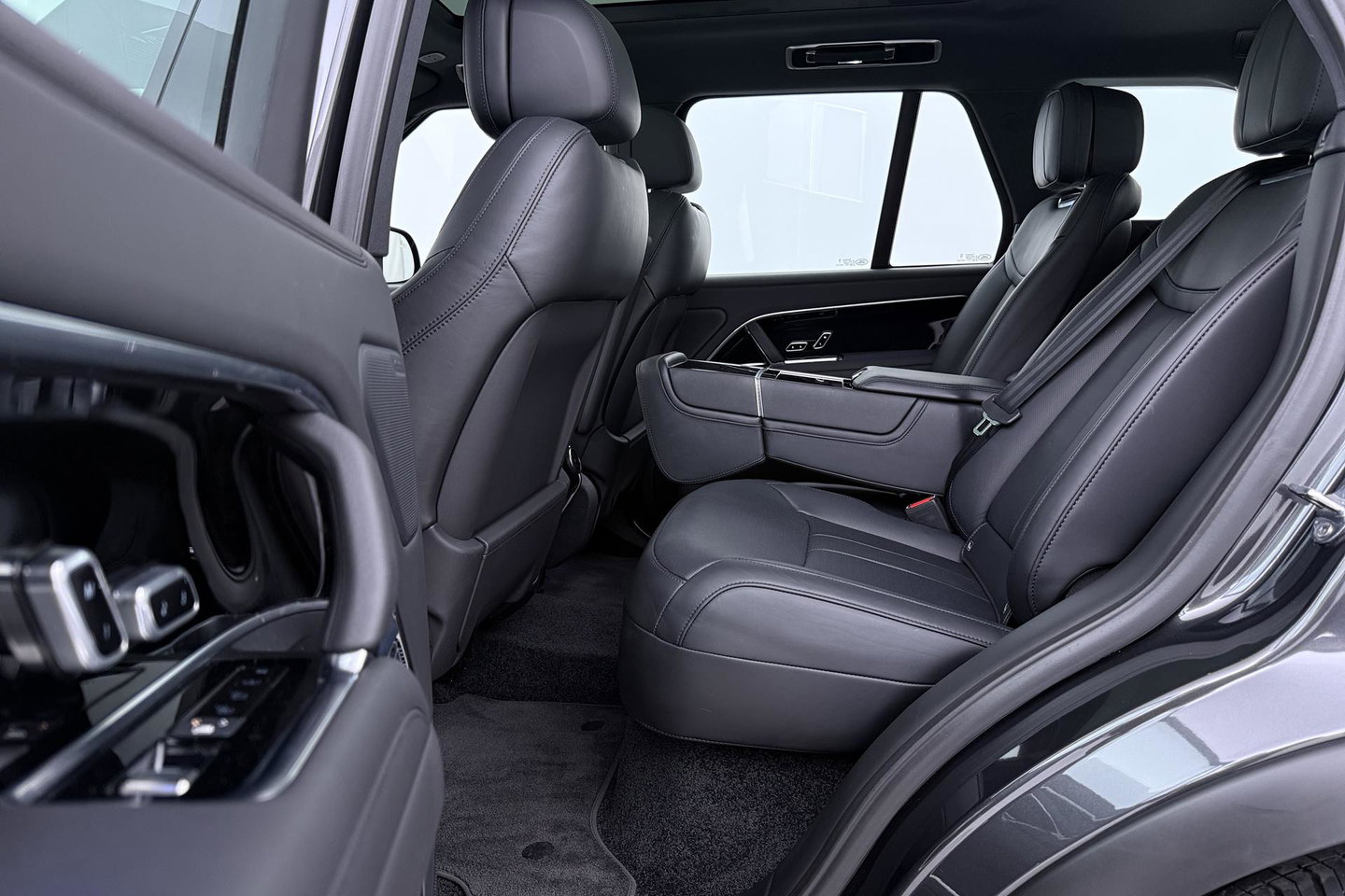 Land Rover Range Rover P550e HSE | Panoramadak | Meridian 3D | Shadow Exterior Pack | Massage | 360° Camera | 22 Inch