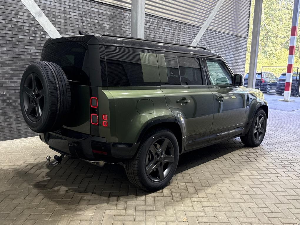 Land Rover Defender 2.0 P300e 110 X-Dynamic SE | Luchtvering | ClearSight | 360° Camera | Panoramadak | Trekhaak | Koelbox | Memory