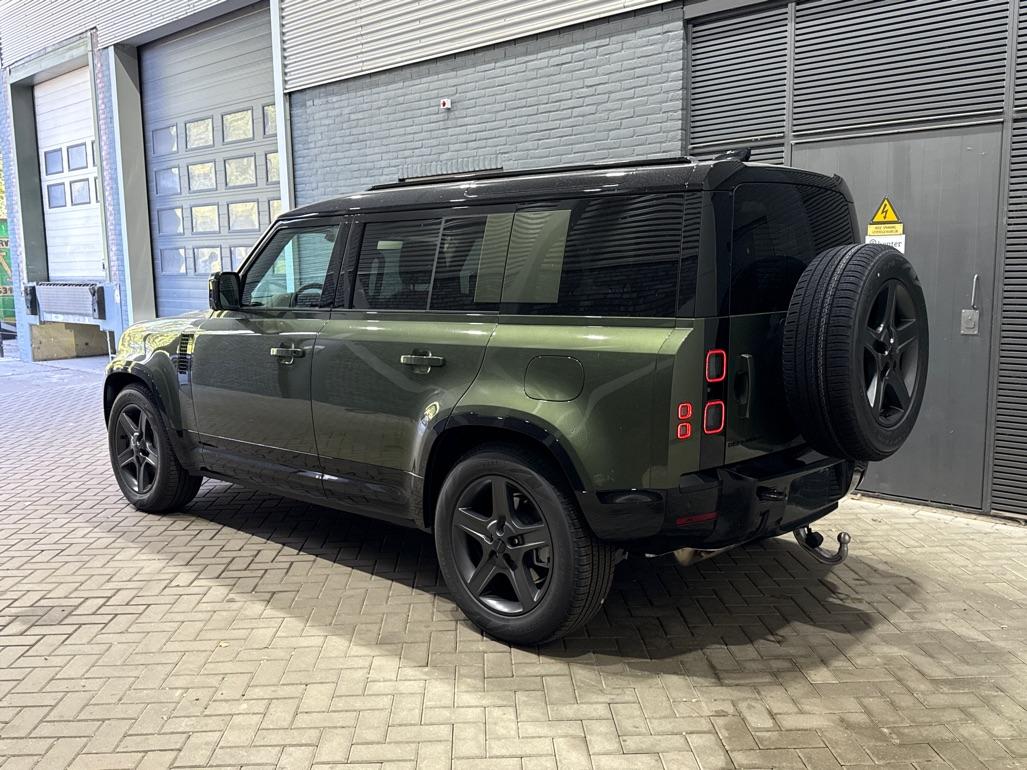 Land Rover Defender 2.0 P300e 110 X-Dynamic SE | Luchtvering | ClearSight | 360° Camera | Panoramadak | Trekhaak | Koelbox | Memory