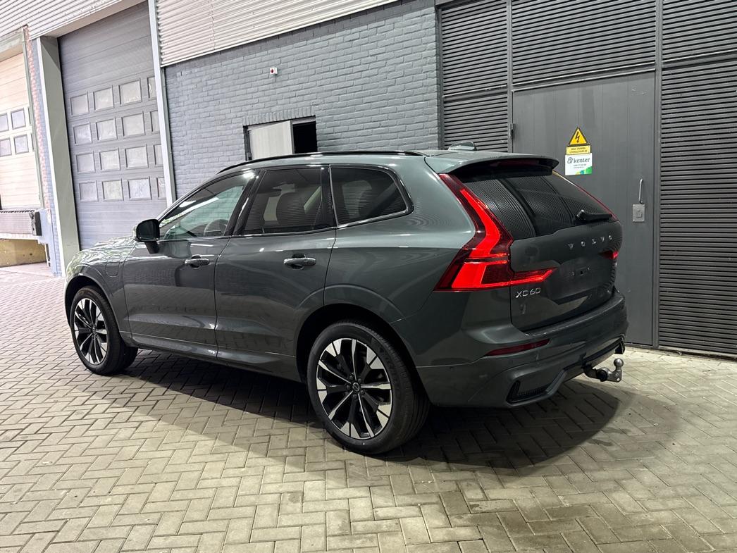 Volvo XC60 T8 Ultra Dark | Harman/Kardon | Trekhaak | Panoramadak | 360° Camera | Head-Up | Stoel+Stuurverwarming | ACC