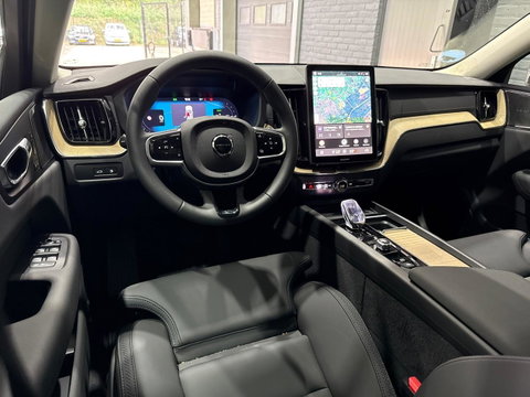 Volvo XC60 T8 Ultra Dark | Harman/Kardon | Trekhaak | Panoramadak | 360° Camera | Head-Up | Stoel+Stuurverwarming | ACC
