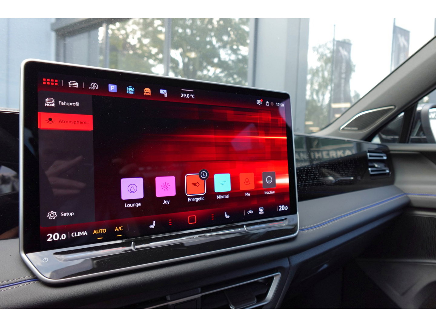Volkswagen Tiguan 1.5 eTSI R-Line Business PANO KEYLESS H&K