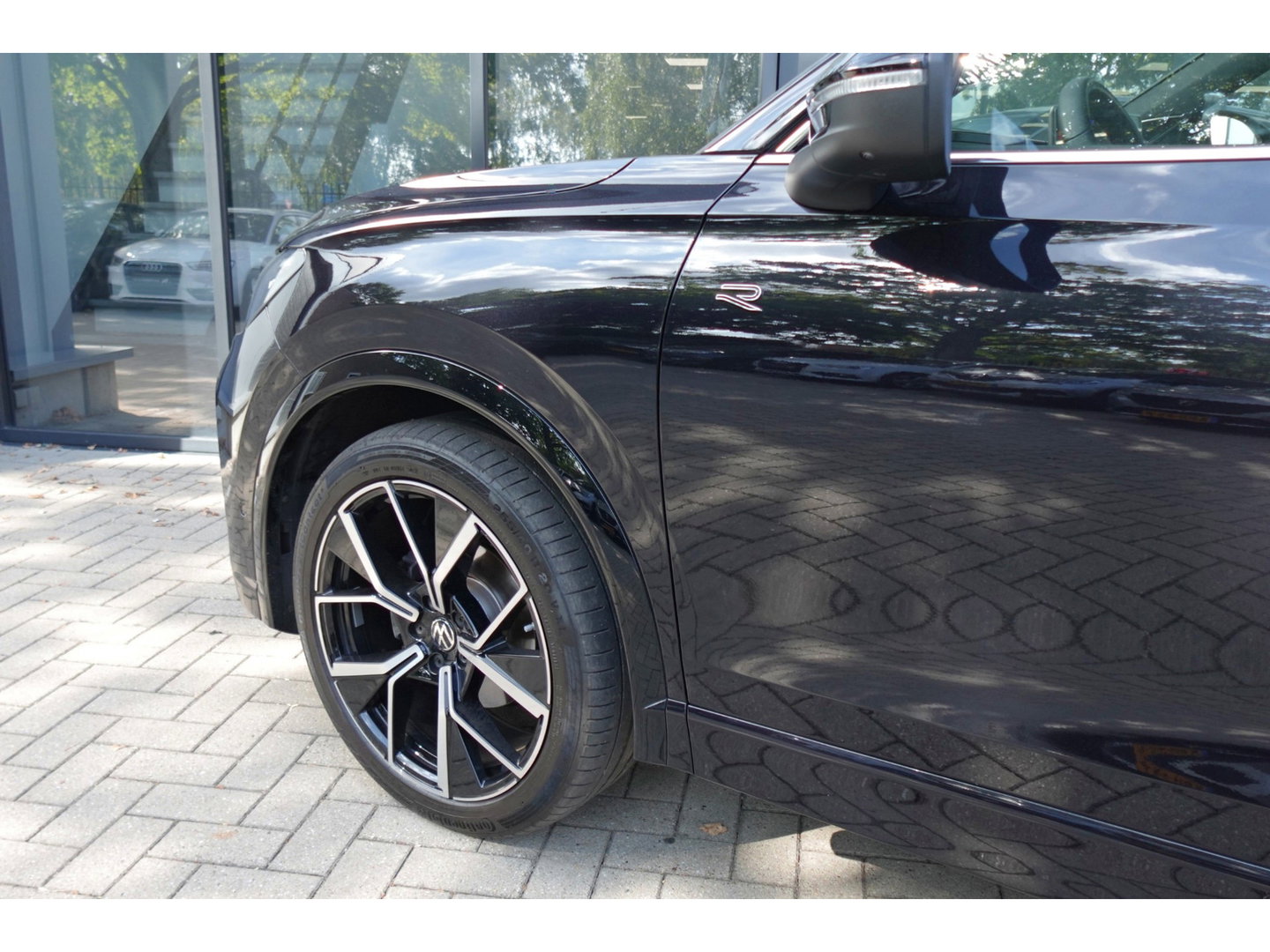 Volkswagen Tiguan 1.5 eTSI R-Line Business PANO KEYLESS H&K