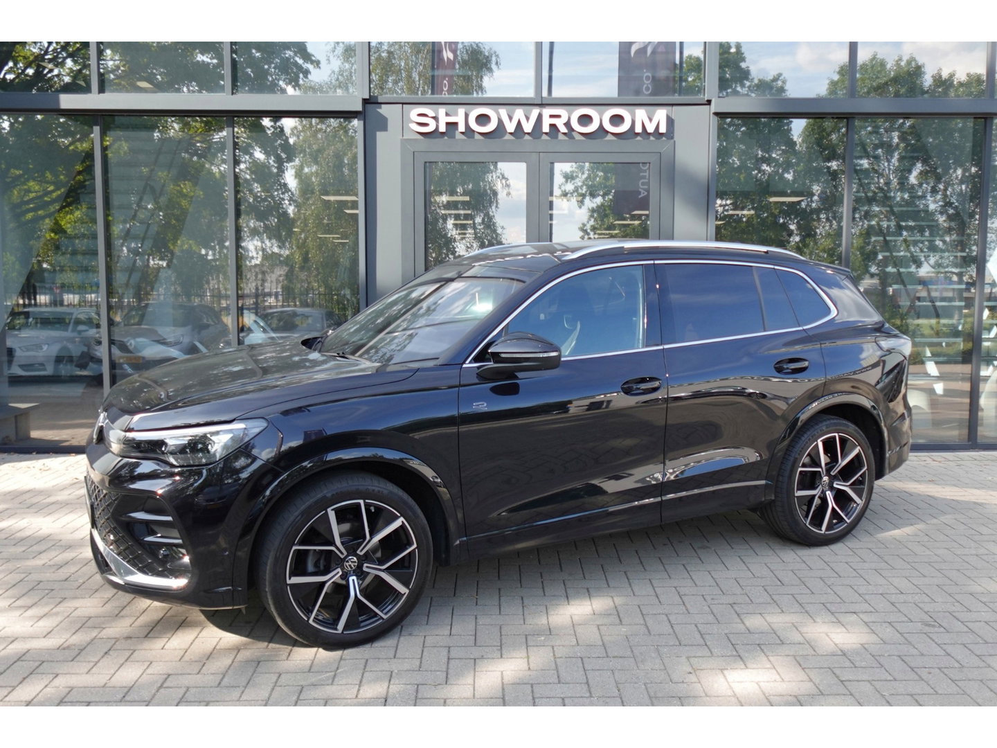Volkswagen Tiguan 1.5 eTSI R-Line Business PANO KEYLESS H&K