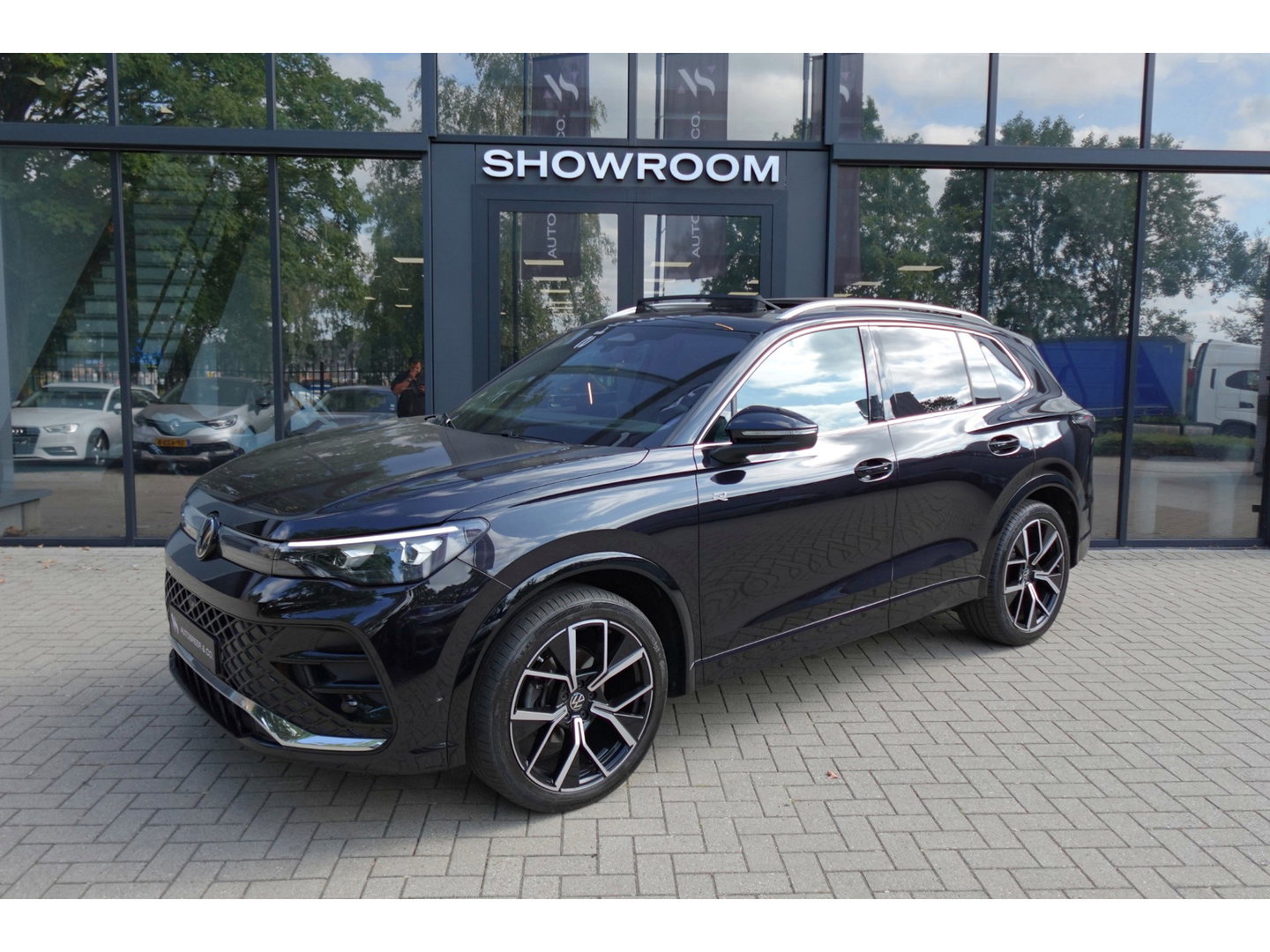 Volkswagen Tiguan 1.5 eTSI R-Line Business PANO KEYLESS H&K