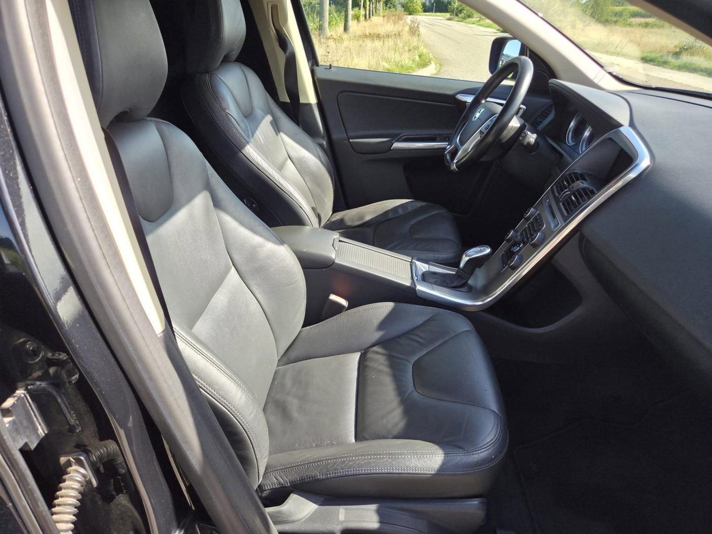 Volvo XC60 2.4 D5 AWD Summum Pano Leer Grijs kenteken