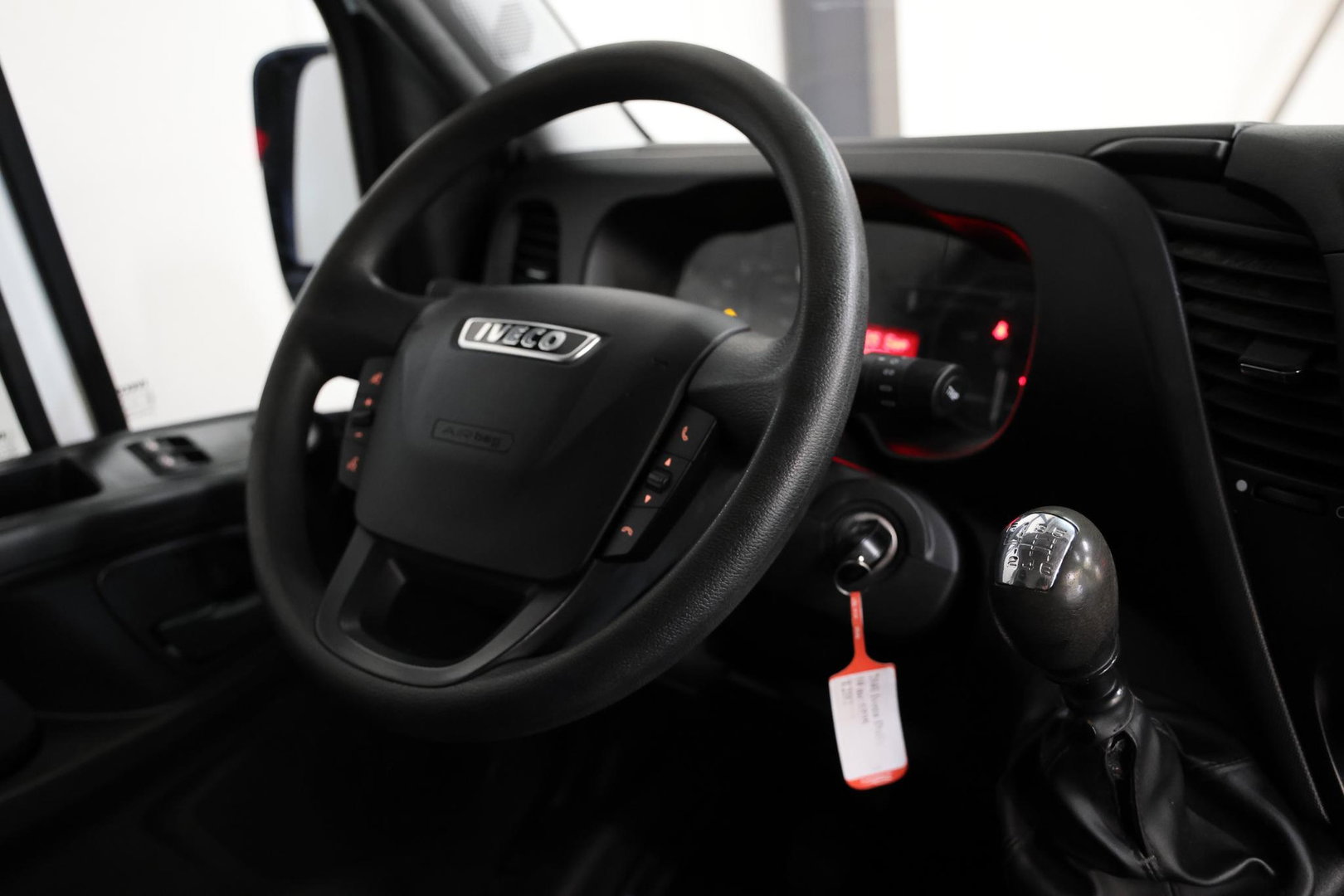 Iveco Daily 35C14V 2.3 352 L2H2 DUBBEL LUCHT 3500KG TREKHAAK
