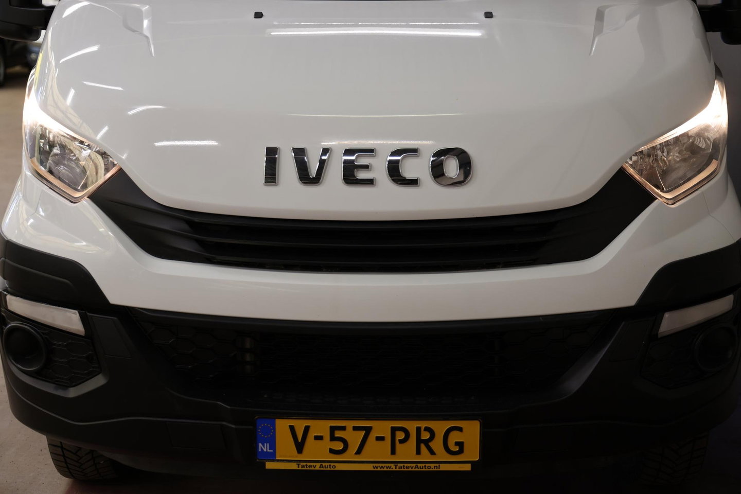 Iveco Daily 35C14V 2.3 352 L2H2 DUBBEL LUCHT 3500KG TREKHAAK