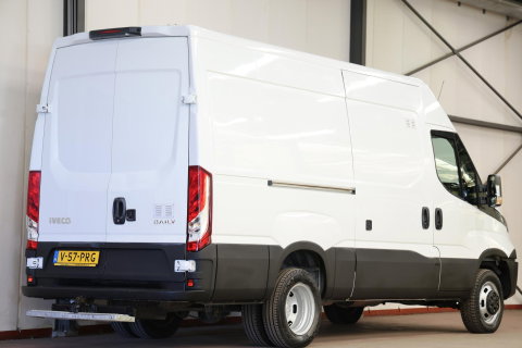 Iveco Daily 35C14V 2.3 352 L2H2 DUBBEL LUCHT 3500KG TREKHAAK