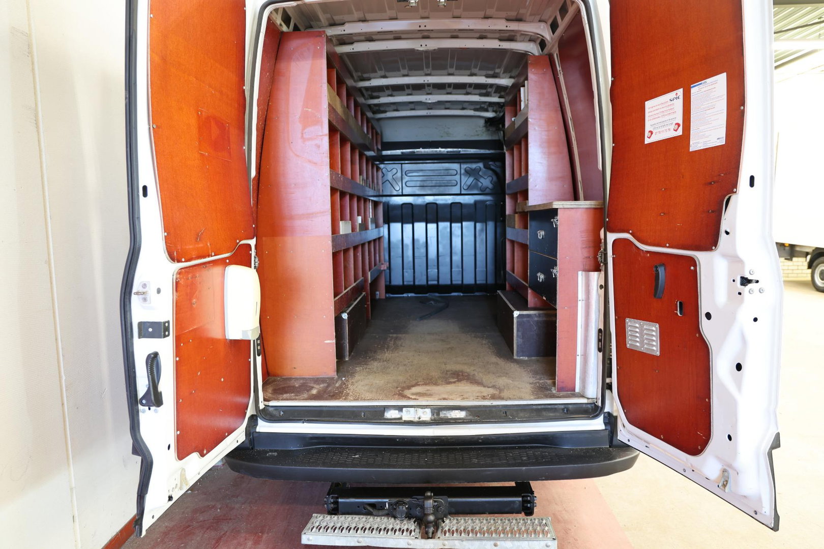Iveco Daily 35C14V 2.3 352 L2H2 DUBBEL LUCHT 3500KG TREKHAAK