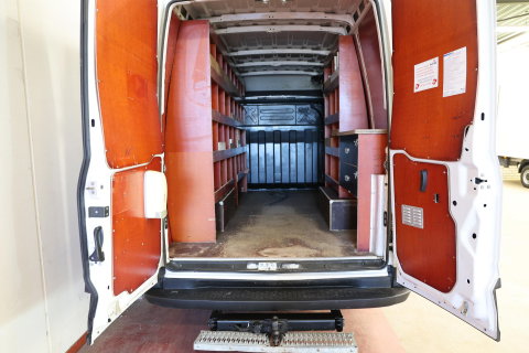 Iveco Daily 35C14V 2.3 352 L2H2 DUBBEL LUCHT 3500KG TREKHAAK