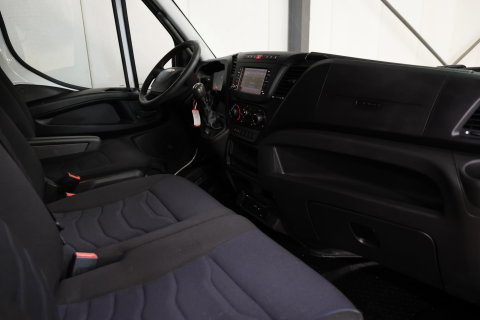 Iveco Daily 35C14V 2.3 352 L2H2 DUBBEL LUCHT 3500KG TREKHAAK