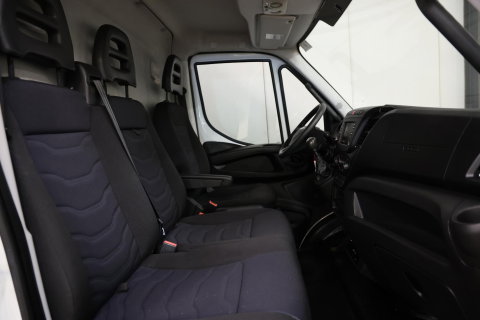 Iveco Daily 35C14V 2.3 352 L2H2 DUBBEL LUCHT 3500KG TREKHAAK