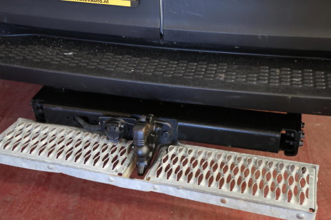 Iveco Daily 35C14V 2.3 352 L2H2 DUBBEL LUCHT 3500KG TREKHAAK