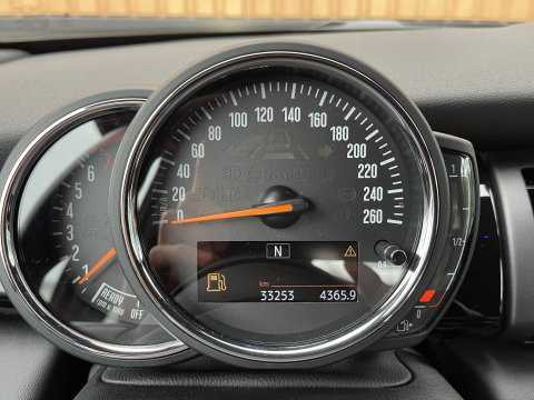 MINI 3-deurs 1.5 Cooper Chili | Origineel Nederlands | NAP | Keyless go/entry | Stoelverwarming | Airconditioning | Bluetooth | Rijmodus Regeling | Zwarte Hemel |