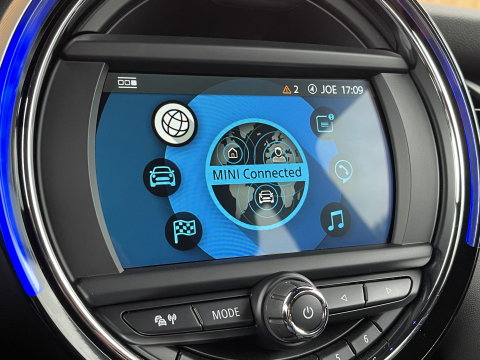 MINI 3-deurs 1.5 Cooper Chili | Origineel Nederlands | NAP | Keyless go/entry | Stoelverwarming | Airconditioning | Bluetooth | Rijmodus Regeling | Zwarte Hemel |