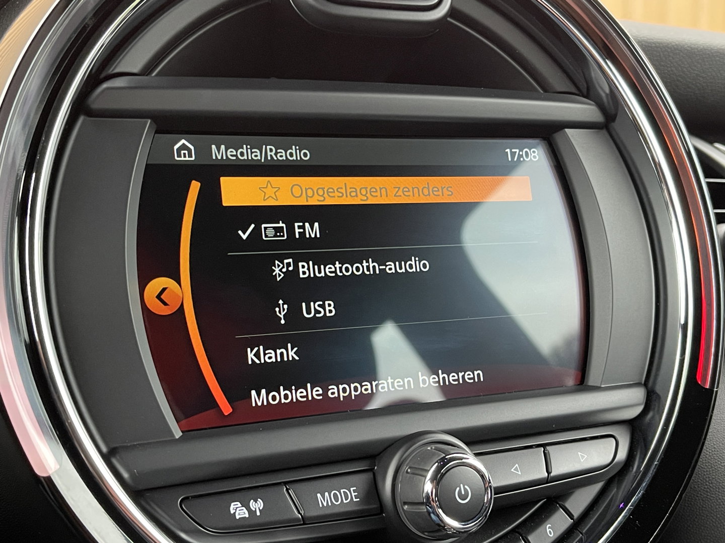 MINI 3-deurs 1.5 Cooper Chili | Origineel Nederlands | NAP | Keyless go/entry | Stoelverwarming | Airconditioning | Bluetooth | Rijmodus Regeling | Zwarte Hemel |