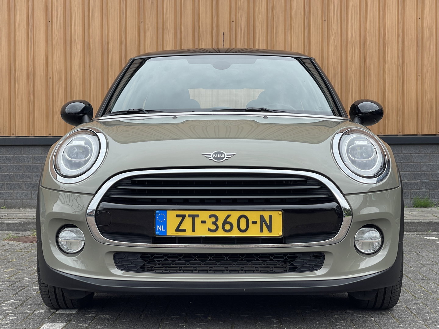 MINI 3-deurs 1.5 Cooper Chili | Origineel Nederlands | NAP | Keyless go/entry | Stoelverwarming | Airconditioning | Bluetooth | Rijmodus Regeling | Zwarte Hemel |